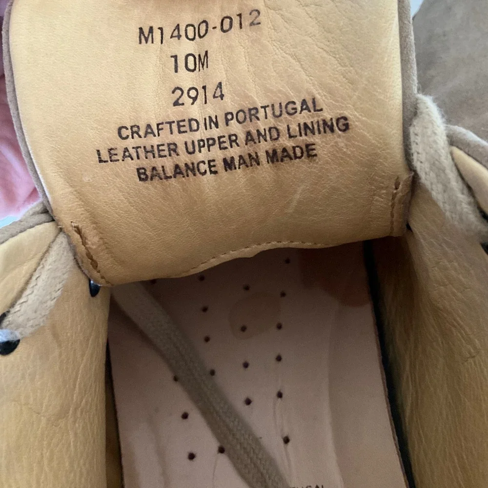 Samuel Hubbard Mens 10 Beige Suede Chukka Boots Comfort Vibram Sole
